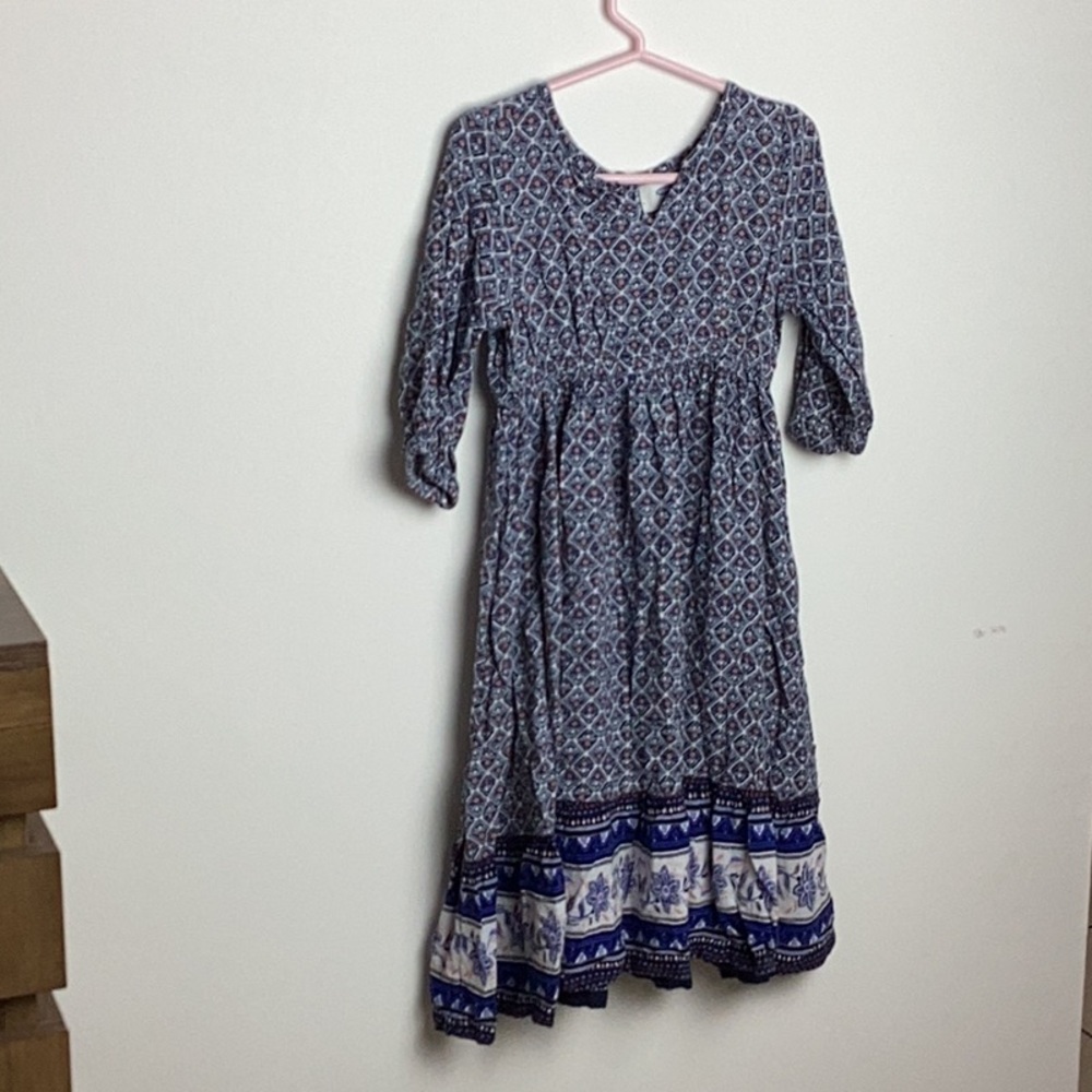 Old navy size 4T colors: white black blue and pink